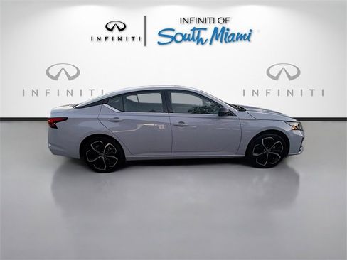 Used 2024 Nissan Altima 2.5 SR image 8