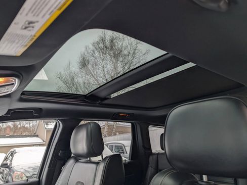Used 2015 Jeep Grand Cherokee Overland AWD/4WD image 13