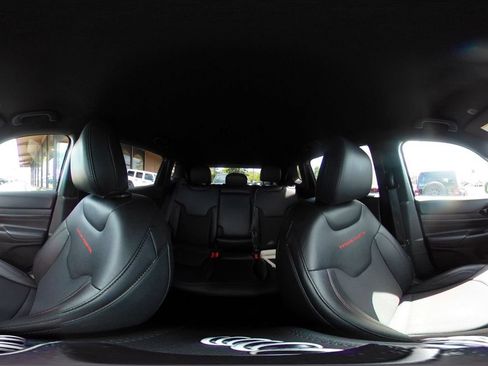 Used 2025 Jeep Compass Trailhawk AWD/4WD image 42