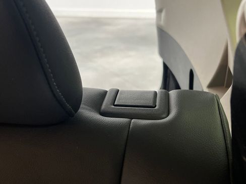 Used 2025 Nissan Rogue SL image 14