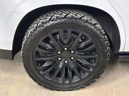 Used 2023 GMC Yukon Denali w/ Denali Reserve Package image 12