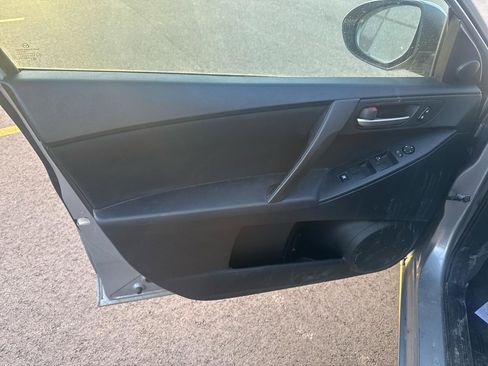Used 2013 MAZDA MAZDA3 i Touring FWD image 10