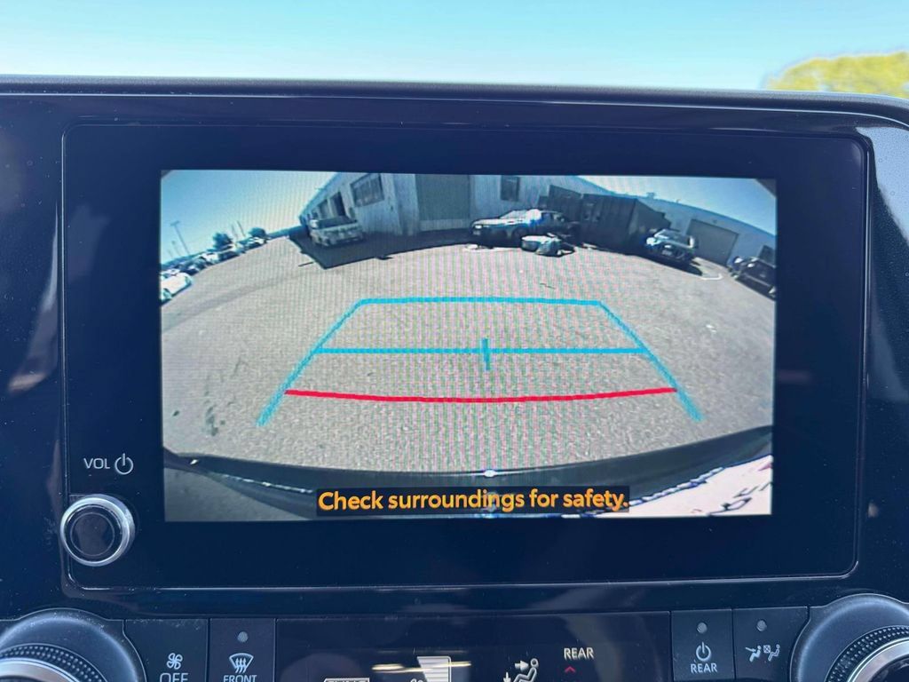 Used 2023 Toyota Highlander XLE AWD/4WD image 30