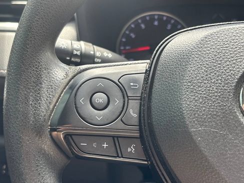 Used 2020 Toyota RAV4 XLE FWD image 20