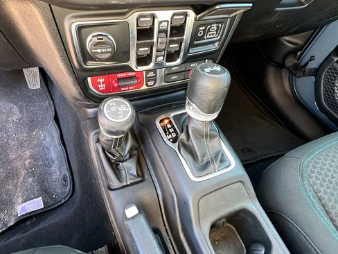 Used 2025 Jeep Wrangler Unlimited Rubicon 4xe w/ Convenience Group image 27