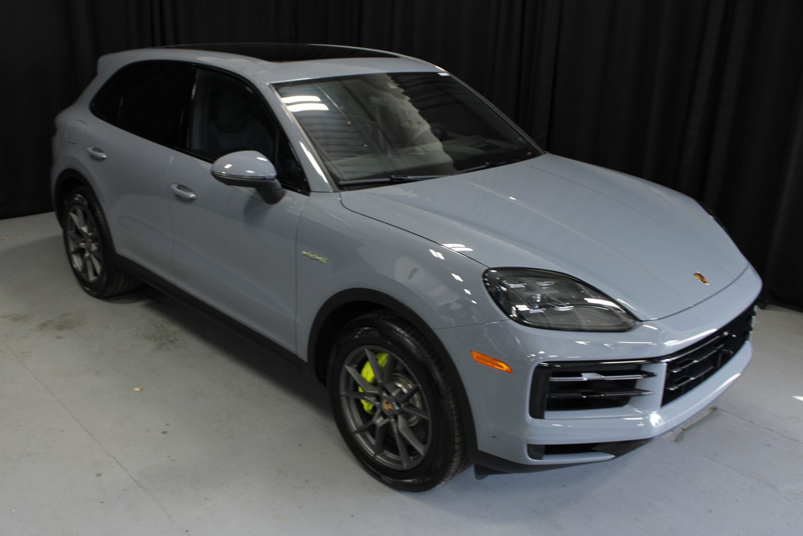 Certified 2026 Porsche Cayenne E-Hybrid AWD/4WD image 11