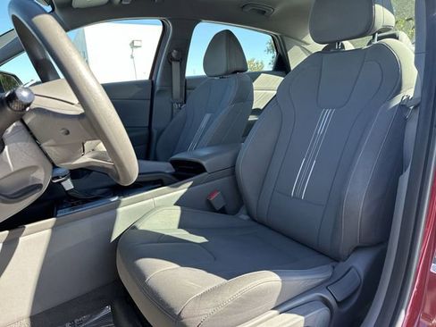 Used 2023 Nissan Rogue SV image 23