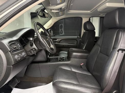 Used 2009 Chevrolet Avalanche LTZ AWD/4WD image 28