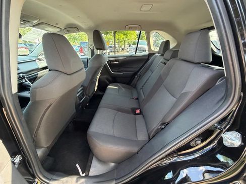 Used 2025 Toyota RAV4 XLE AWD/4WD image 18