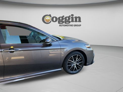 Used 2023 Toyota Camry SE FWD image 7