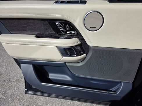Used 2020 Land Rover Range Rover Long Wheelbase Autobiography image 22