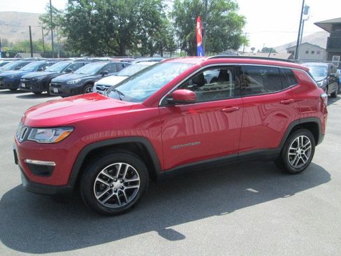 Used 2017 Jeep Compass Latitude w/ Popular Equipment Group FWD image 3