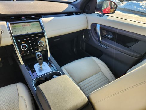 Used 2020 Land Rover Discovery Sport SE image 14