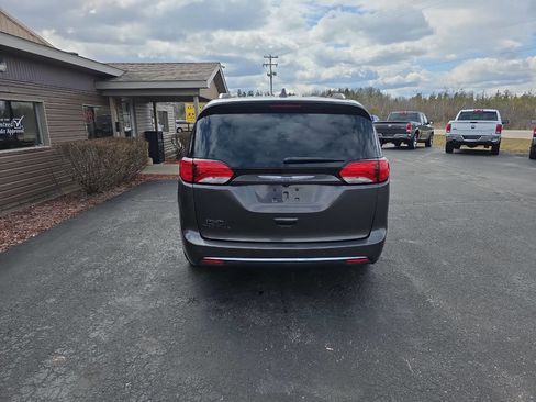 Used 2018 Chrysler Pacifica Touring-L Plus image 7