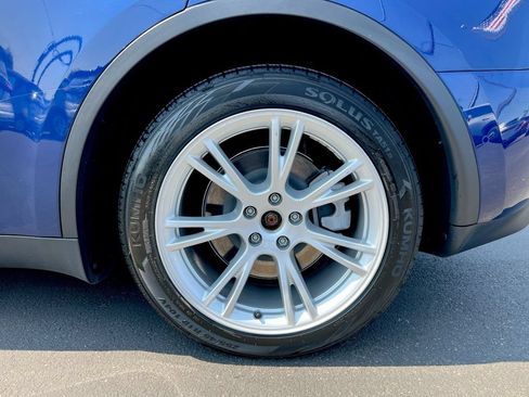 Used 2022 Tesla Model Y Long Range AWD/4WD image 26