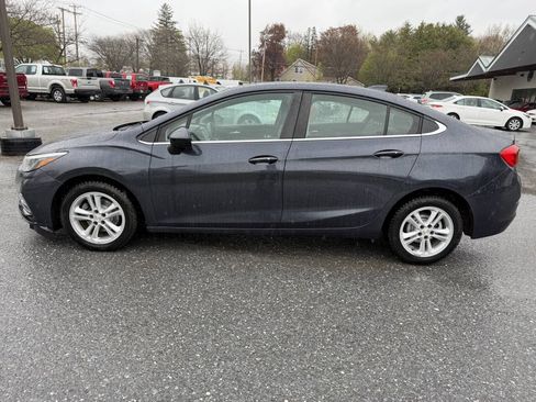 Used 2016 Chevrolet Cruze LT w/ Convenience Package FWD image 2