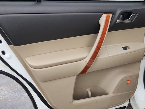 Used 2010 Toyota Highlander Limited image 21