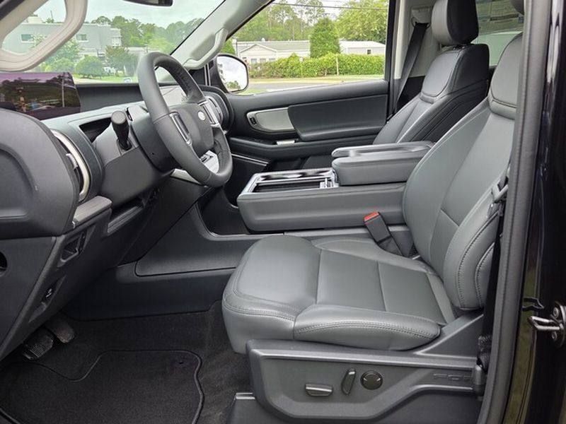 New 2026 Ford Expedition Active RWD image 5
