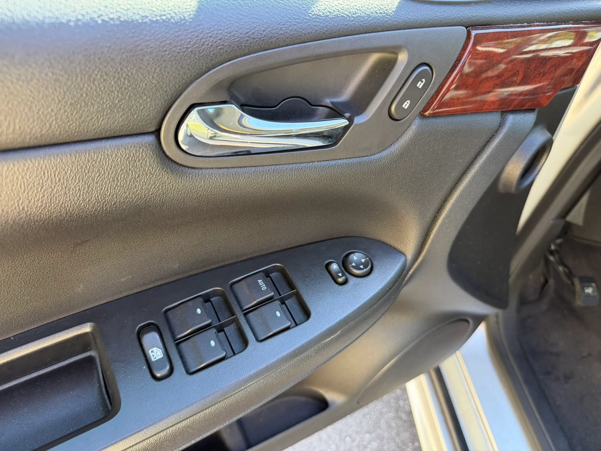 Used 2009 Chevrolet Impala LT FWD image 8