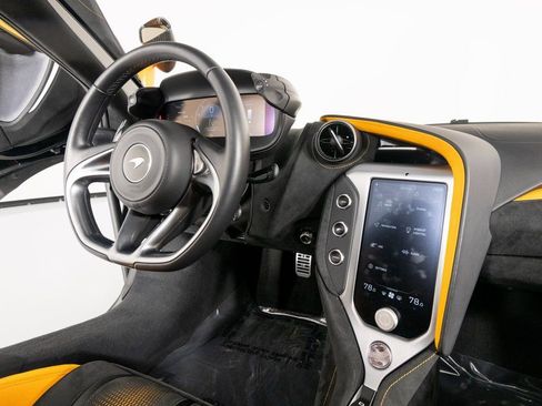 Used 2024 McLaren 750S Spider image 28