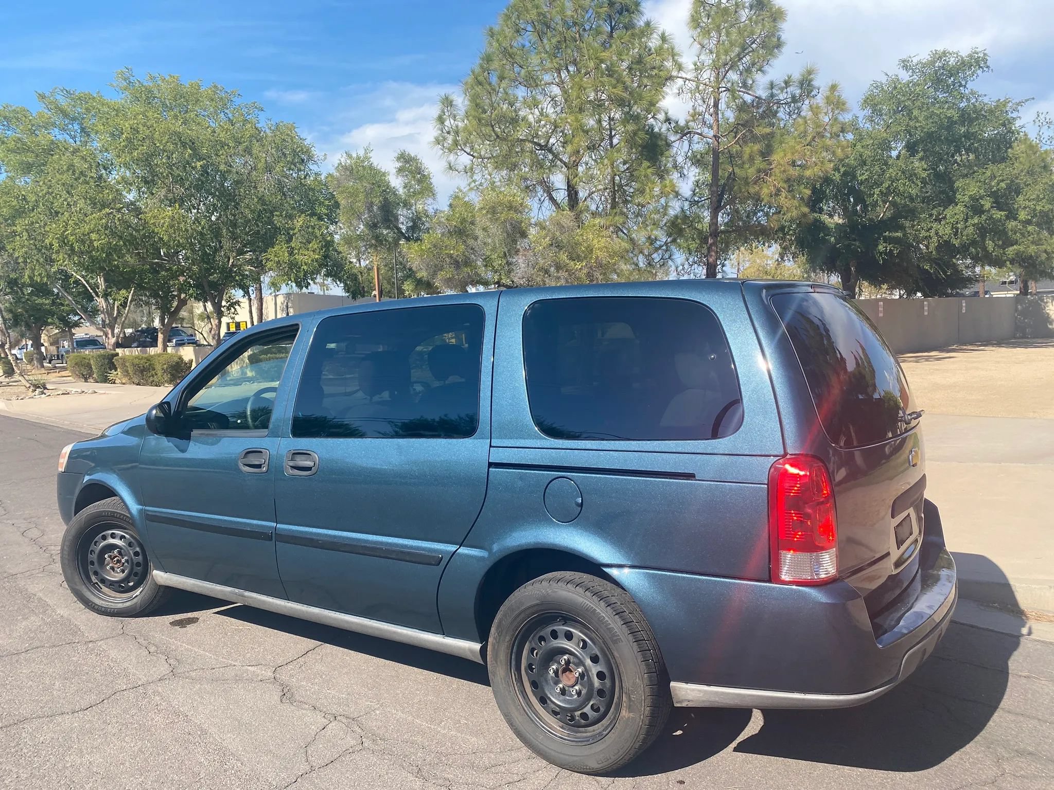 Used 2005 Chevrolet Uplander w/ Climate Package FWD image 8