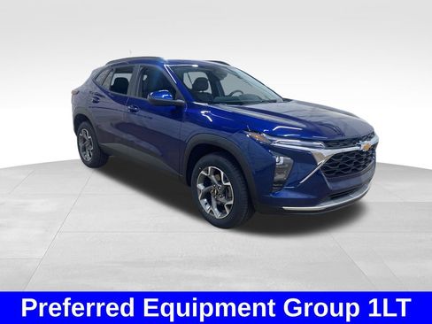 Used 2024 Chevrolet Trax LT w/ Driver Confidence Package FWD image 5