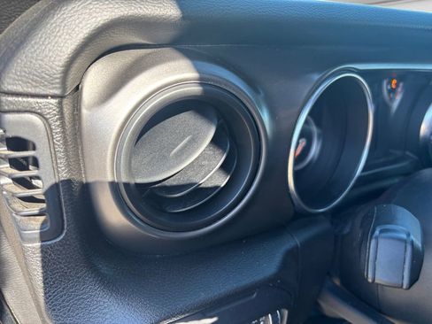 Used 2021 Jeep Wrangler Sport AWD/4WD image 13