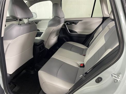 Used 2019 Toyota RAV4 XLE Premium image 18