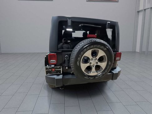 Used 2018 Jeep Wrangler Unlimited Sahara image 3