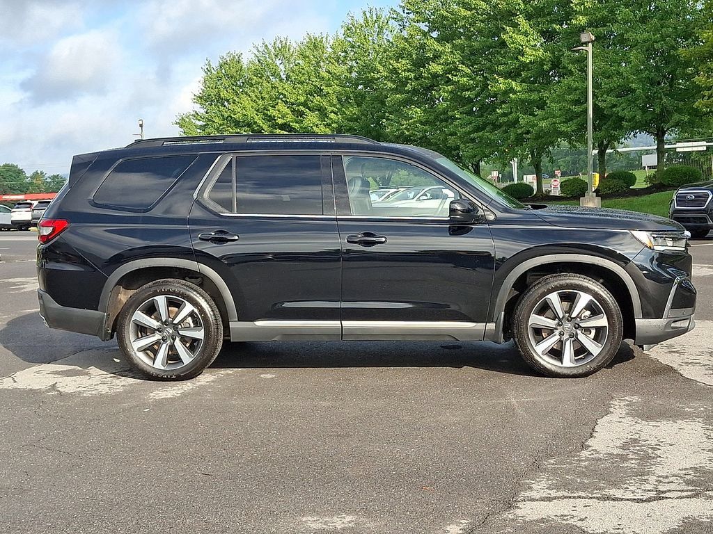 Used 2024 Honda Pilot Touring image 10