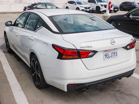 Used 2023 Nissan Altima 2.5 SR image 3