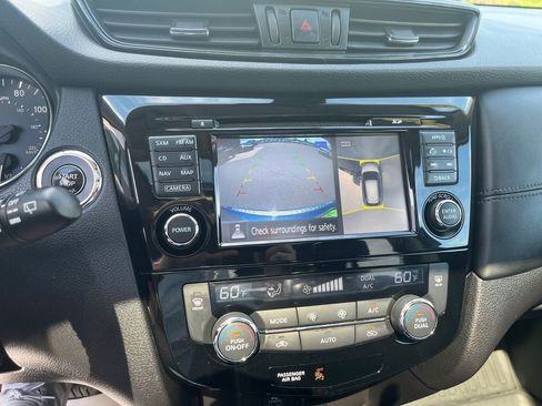 Used 2017 Nissan Rogue SL w/ SL Premium Package FWD image 24