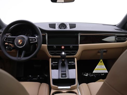 Used 2026 Porsche Macan AWD/4WD image 20