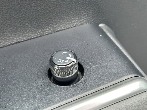 Used 2023 Toyota Highlander XLE image 25