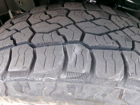 Used 2012 Ford F150 XLT w/ XLT Chrome Pkg image 11