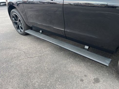 Used 2024 Ford Expedition Limited image 35