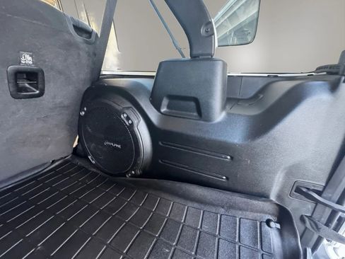 Used 2020 Jeep Wrangler Unlimited Sahara AWD/4WD image 25