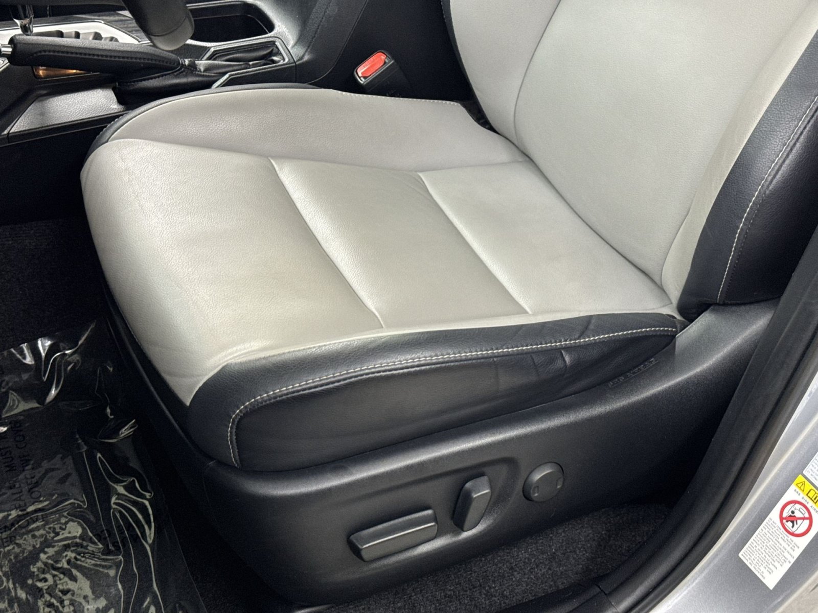 Used 2017 Toyota RAV4 Limited AWD/4WD image 25