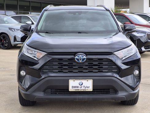 Used 2019 Toyota RAV4 XLE image 2