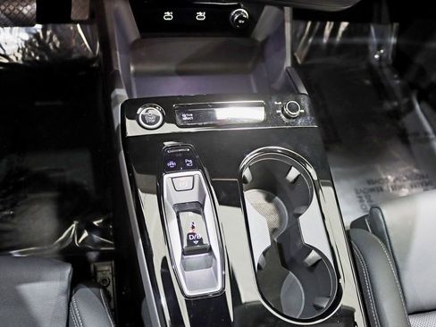 Used 2025 Audi Q6 e-tron Premium Plus w/ Premium Plus AWD/4WD image 29