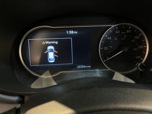 Used 2025 Nissan Versa SV image 39