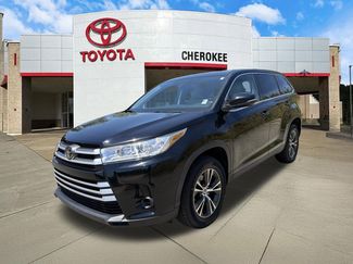 Used 2019 Toyota Highlander LE FWD video 1