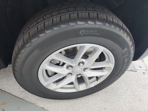 New 2025 Jeep Grand Cherokee L Laredo image 35