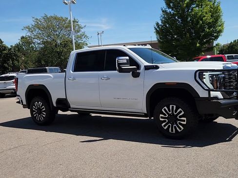 Used 2024 GMC Sierra 3500 Denali Ultimate AWD/4WD image 9