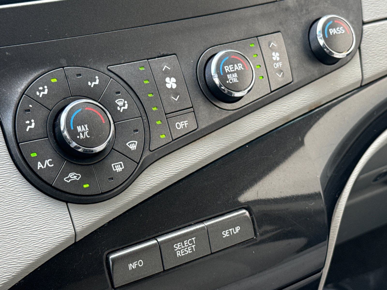 Used 2012 Toyota Sienna LE FWD image 19