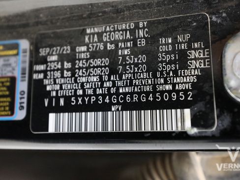 Used 2024 Kia Telluride EX w/ EX Captain's Chair Package FWD image 13