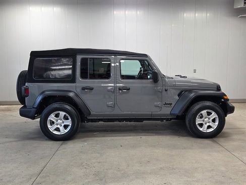 Used 2022 Jeep Wrangler Unlimited Sport AWD/4WD image 9