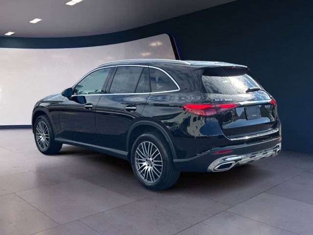 Used 2023 Mercedes-Benz GLC 300 4MATIC image 3