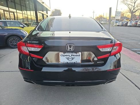 Used 2018 Honda Accord Touring image 15