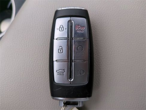 Used 2023 Genesis G70 2.0T image 28